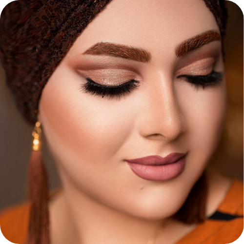 woman in Smokey eye makeup